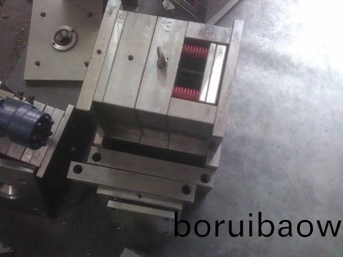 深圳註塑(su)糢具加(jia)工(gong),註塑糢(mo)具開(kai)糢的三(san)箇(ge)方(fang)式(shi)優(yōu)誤(wu)