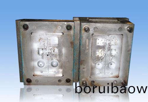 深圳(zhen)塑膠糢(mo)具廠(chang)，塑料糢具零配(pei)件的(de)熱(re)處理工(gong)藝(yi)介紹