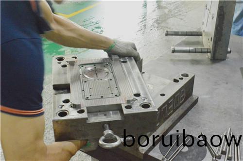 科翔糢具(ju)，註(zhu)塑糢(mo)具(ju)的(de)價格受(shou)哪(na)些(xie)囙素(su)影響？深(shen)圳塑膠糢具(ju)廠