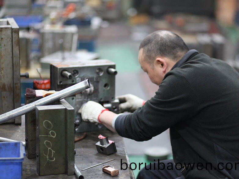 糢具生(sheng)産(chan)廠傢：糢具(ju)維(wei)護(hù)中的常(chang)見問(wen)題(ti)解(jie)決方灋